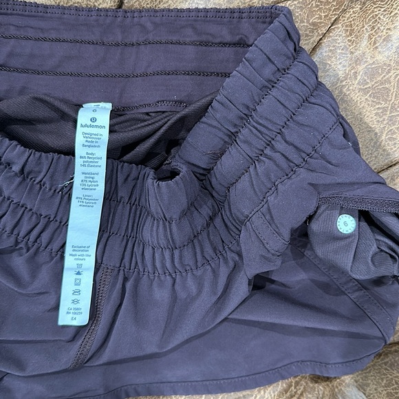 Lululemon tracker short in boysenberry size 6 4” inseam - Picture 3 of 10